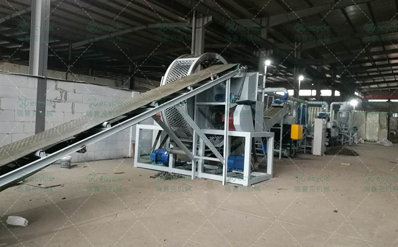 浙江臺(tái)州輪胎破碎顆粒設(shè)備現(xiàn)場(chǎng)圖